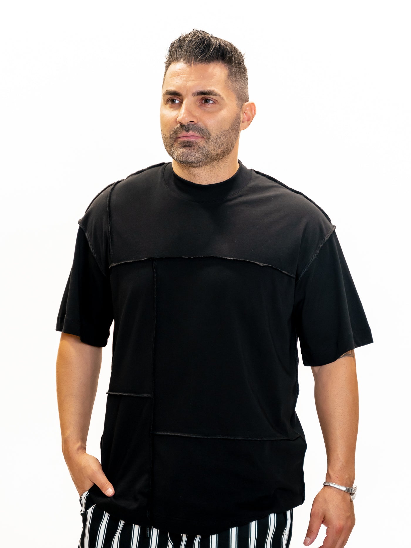 Tricou bărbați negru cu cusături